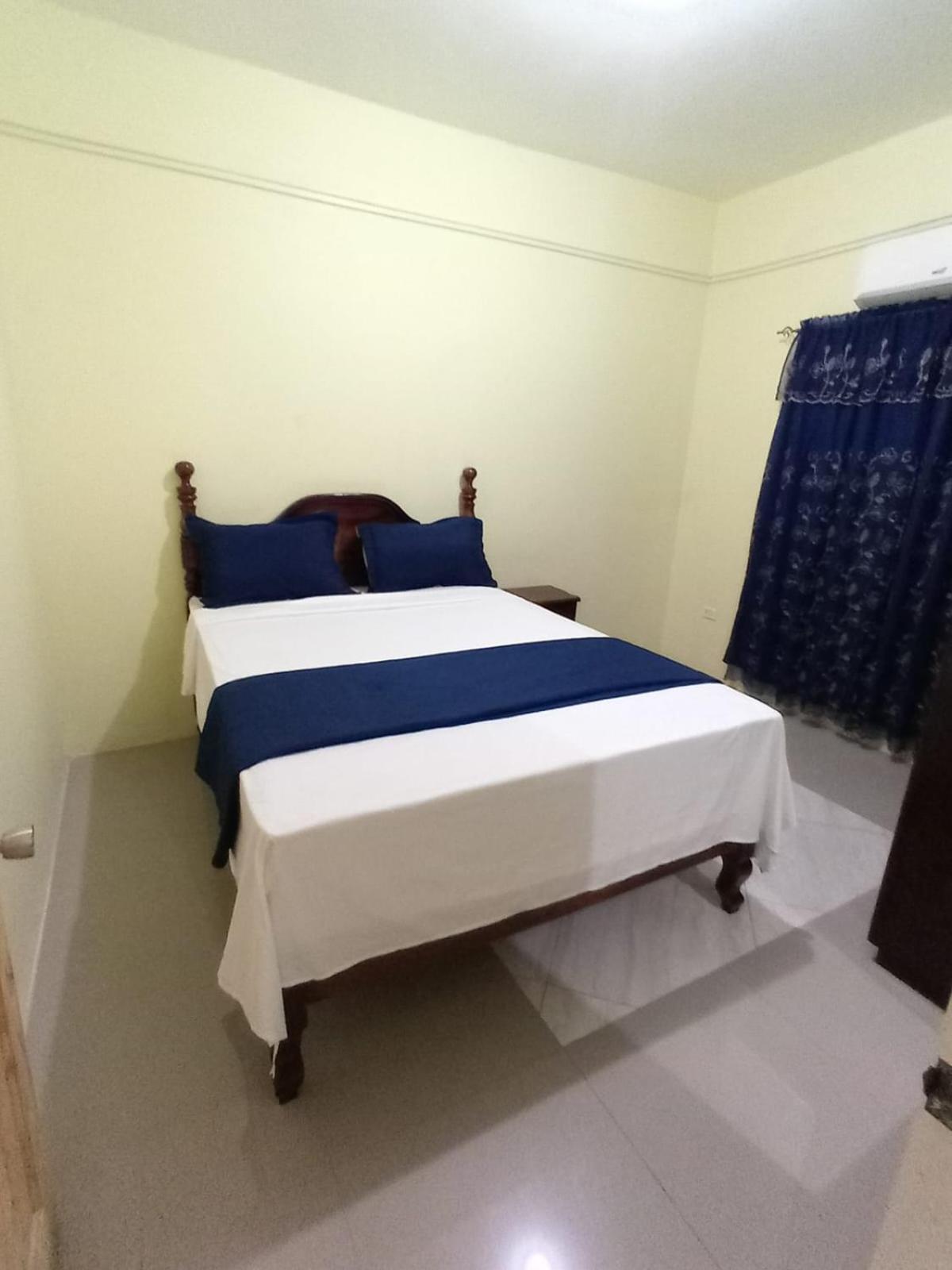 Royal Vybez Vacation Homes スパニッシュ・タウン エクステリア 写真